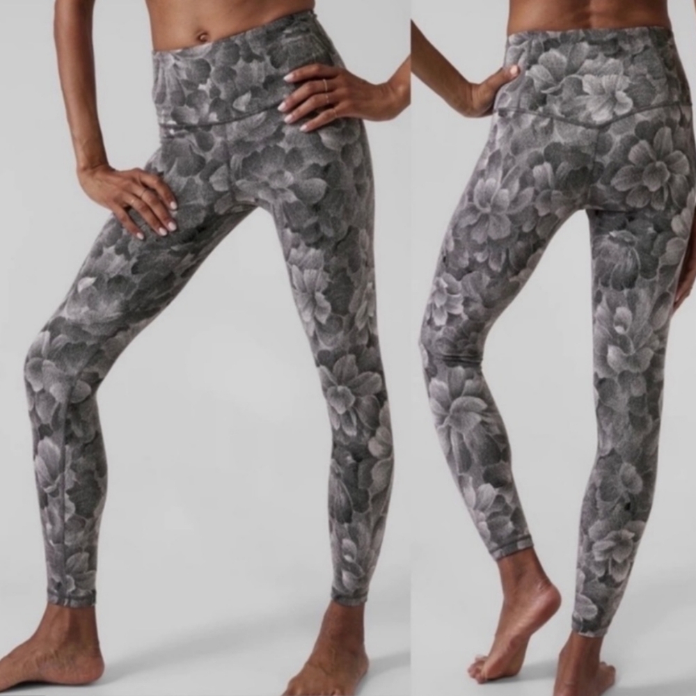 ATHLETA Elation Textured Tight Chakra Floral Black Sea salt